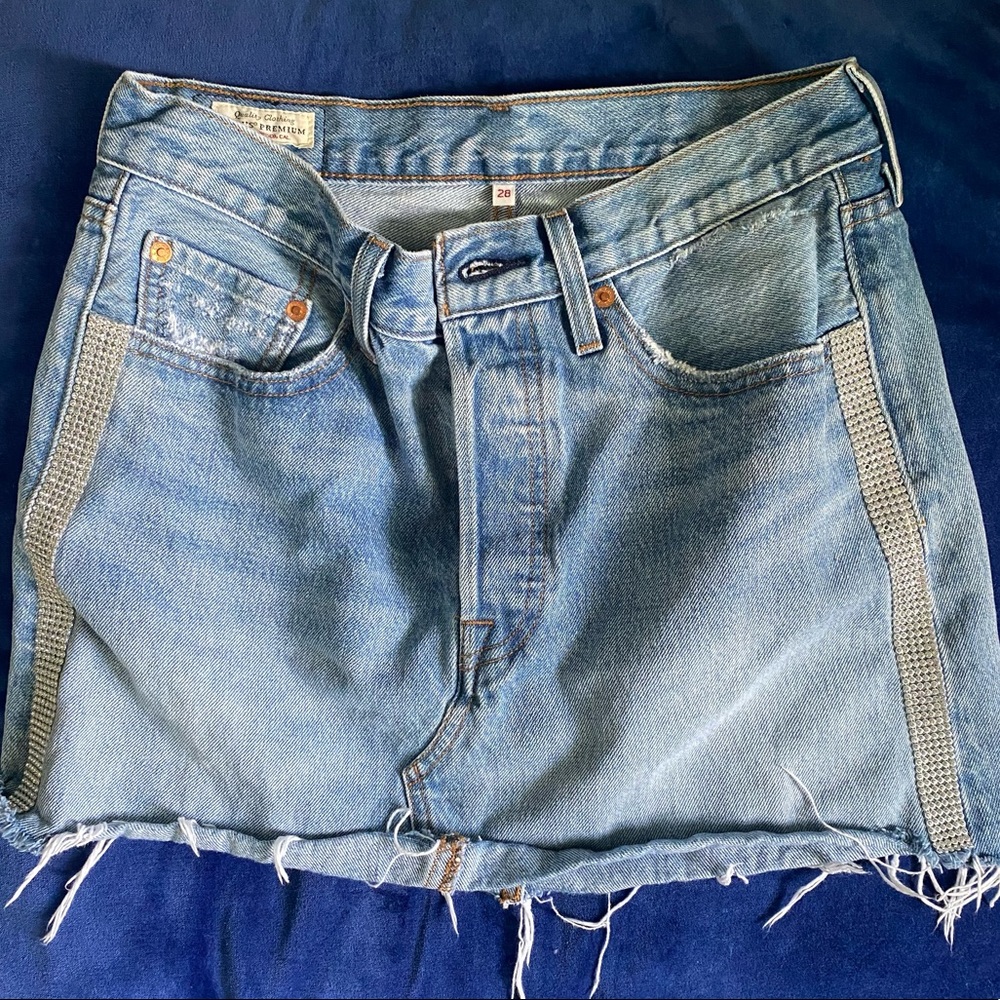 Levi’s mini skirt with bedazzled thighs🧊🍬❣️